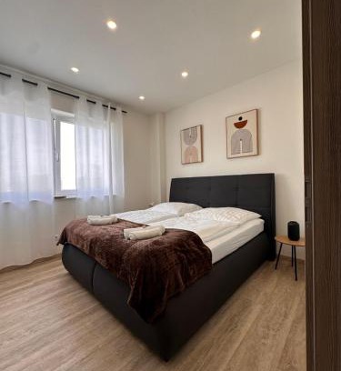 Schwanau Apartment | AMAO Obsidian - 120 m2 Business & Family Apartment - 3 Bedrooms - 8 Guests - King-Size Beds