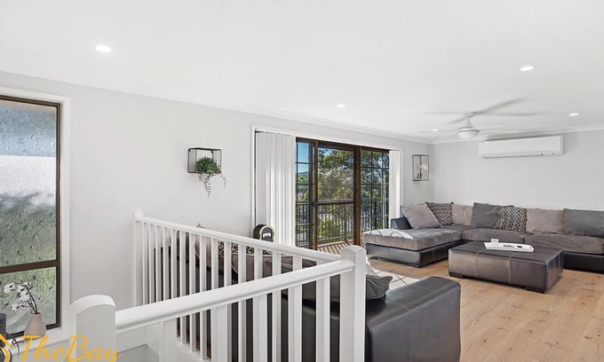 Fingal Bay House | Amaroo Cres No 20 Fingal Bay Holiday Home