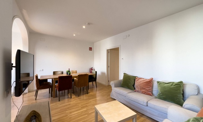 Sants Apartment | Amazing 4-bedroom apartment just minutes from downtown
