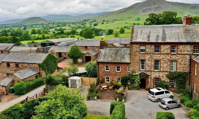 Dufton Apartment | Amazing 2BD Apartment -Upper floors of Dufton Hall