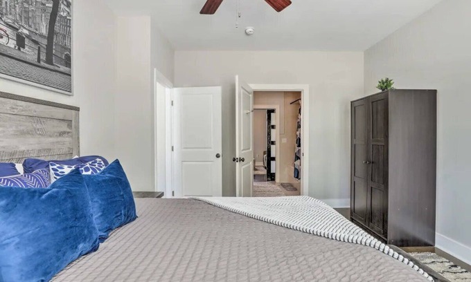 Candler Park Apartment | Amazing 1 BR Loft in Little Five Points minutes to Downtown Atlanta