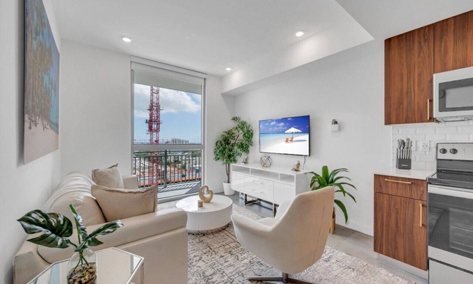 Overtown Apartment | Amazing 2 BD Downtown Miami Mins From Brickell W/Free Parking