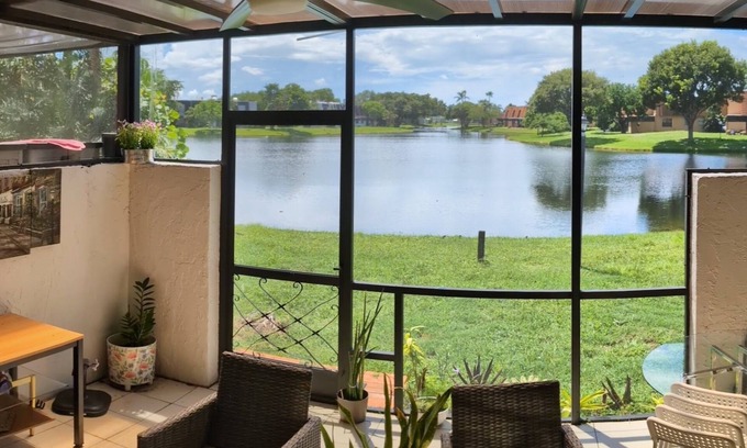 Pembroke Pines Apartment | Amazing 2-bedroom lakefront apartment with AC in Pembroke Pines
