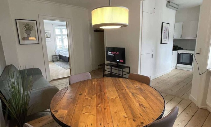Copenhagen City Centre Apartment | Amazing 2-Bedroom by the lakes