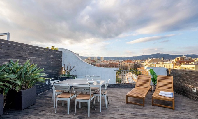 La Nova Esquerra de l'Eixample Apartment | Amazing 3 bedroom penthouse in Plaza España