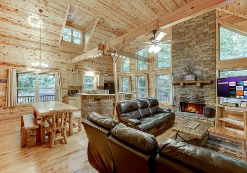 Cleveland House | Amazing 4 Bed Family Cabin w Game Room