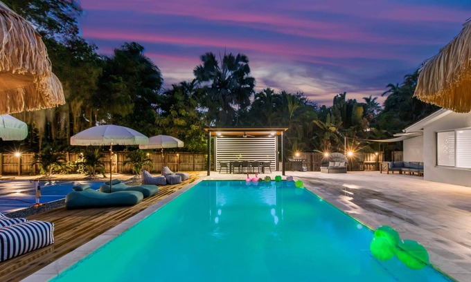 El Portal Villa | Amazing 4BR Villa with Canal View, Beach Volleyball Court