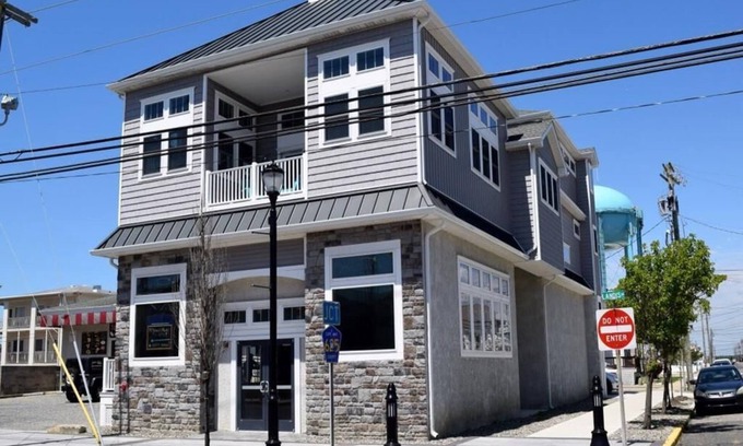Sea Isle City Condo | Amazing 5 bedroom, 3 bath condo in the heart of Sea Isle City. Only one block from the beach and steps to restaurants, shopping, and the Promenade!