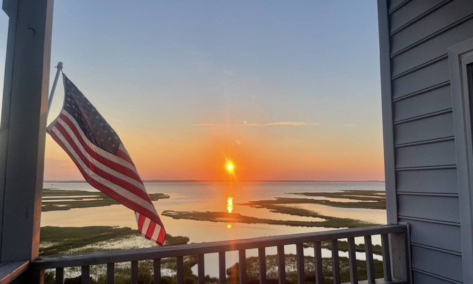 Midtown Ocean City House | Amazing Bayfront views and Sunsets! Across the street from the beach!
