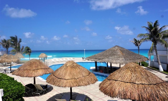 Zona Hotelera Apartment | Amazing Beachfront Penthouses at Brisas By The Spot