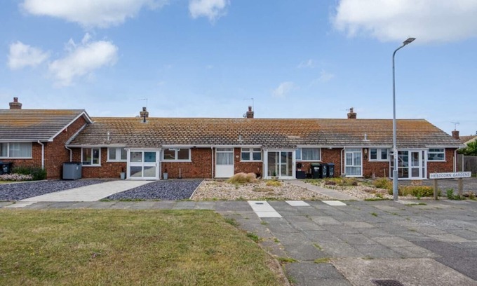 Margate House | Amazing Beachside 2BD Family Home with Garden