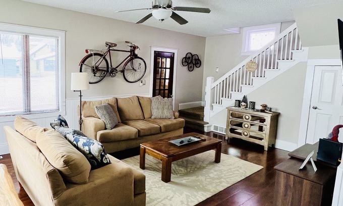 Crosby House | Amazing Bikeability! Blocks from DWTN & Bike Trails ~ PLUS Secure Garage!