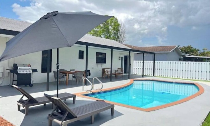 Sunrise House | Amazing bohemian house with a pool in a very nice neighborhood