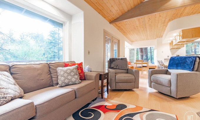 Alyeska Cabin | Amazing cabin close to lifts, brewery, dining, hiking and biking.
