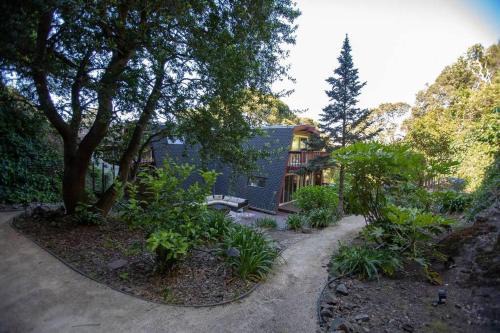Uptown Brisbane House | Amazing Cabin-Style House with Decks, Hot Tub & Sun - Permit 2022-STR-2