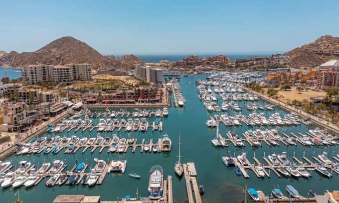 El Medano Ejidal House | Amazing Cabo Marina condo with private jacuzzi