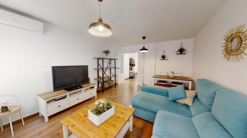 Bailen-Miraflores Apartment | Amazing center apartment with 2 rooms