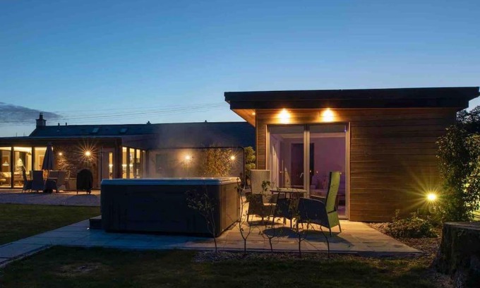 Dumfries Apartment | Amazing Cottage & detached Annex sleeps 8, Extra Deep Hot tub, Super Fast wifi, New for 2024 is the addition of Wood Fired Sauna