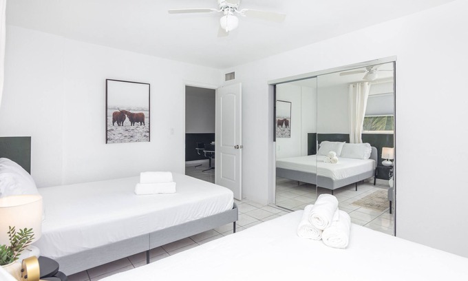 Edgewater House | Amazing Edgewater one Bedroom w free parking & balcony