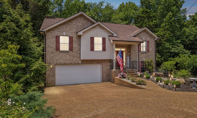 Nashville House | Amazing Entertainment Home near Airport & Downtown