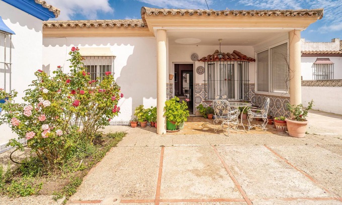 Chiclana de la Frontera House | Amazing home in Chiclana de la Frontera
