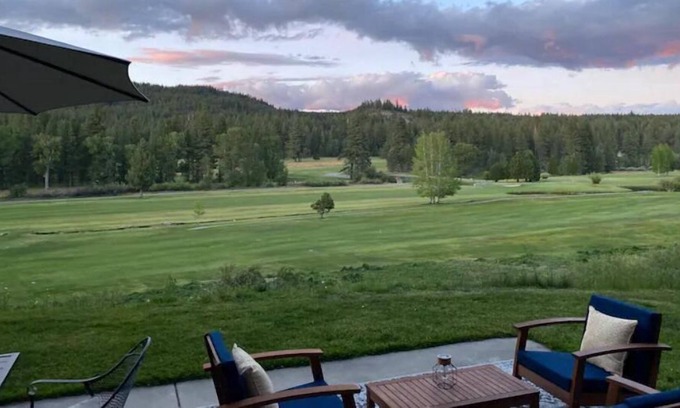 Graeagle House | Amazing Golf Course and Mountain Views