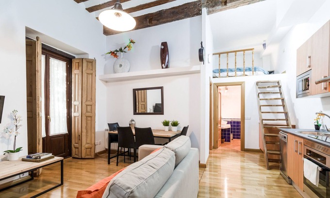 Palacio Apartment | Amazing ground floor for 6 with AC and internet located in Madrid city center!