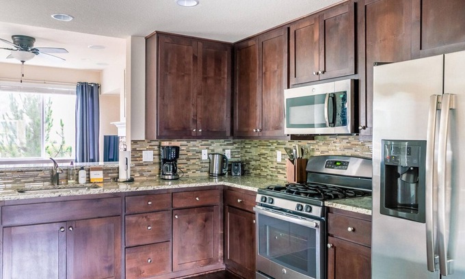Tanasbourne House | Amazing Hillsboro 2BR w/W/D, nr Coffee, Park, Groceries, by Blueground
