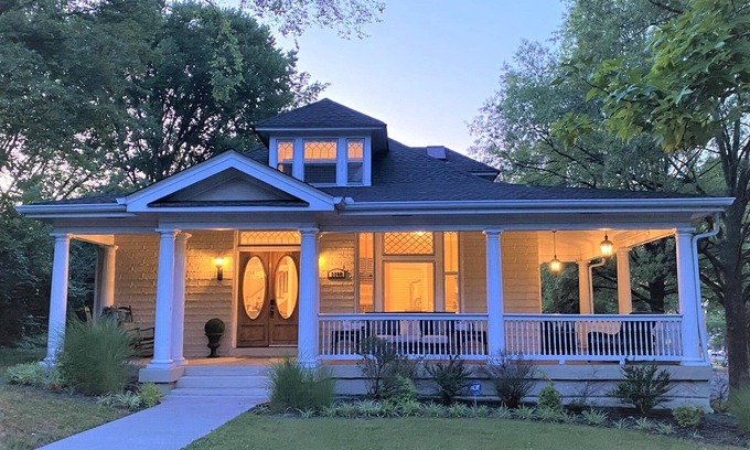 Midtown House | Amazing Home & Area - Close to Downtown Nashville! Family & Group Friendly!