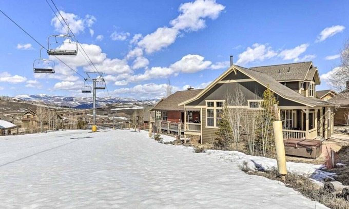 Silvercreek House | Amazing Home Directly on the Lift! Ski-In/Out, Private Hot Tub, Amazing Views!