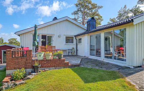 Hakenaset House | Amazing Home In Höviksnäs With Wifi