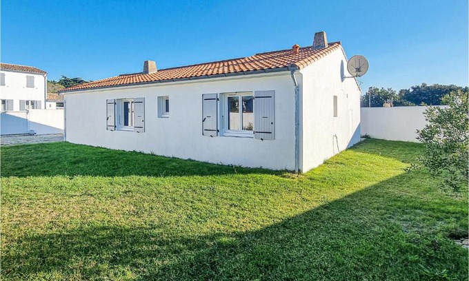 Les Portes-en-Re House | Amazing Home In Les Portes-En-Ré