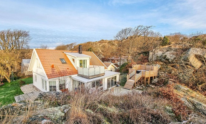 Roennaeng House | Amazing home in Rönnäng with sauna