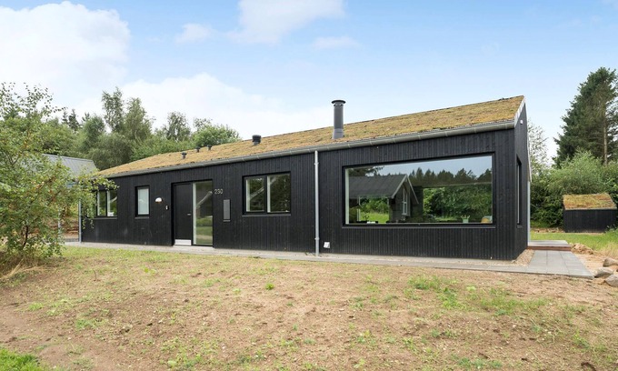 Funder Kirkeby House | Amazing home in Silkeborg with kitchen