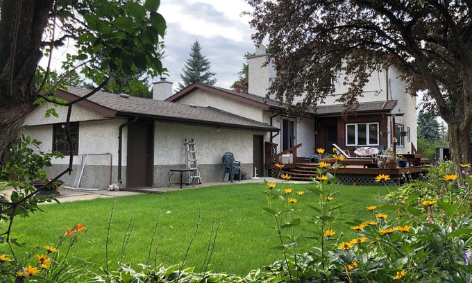 Southwest Calgary House | Amazing home in south calgary