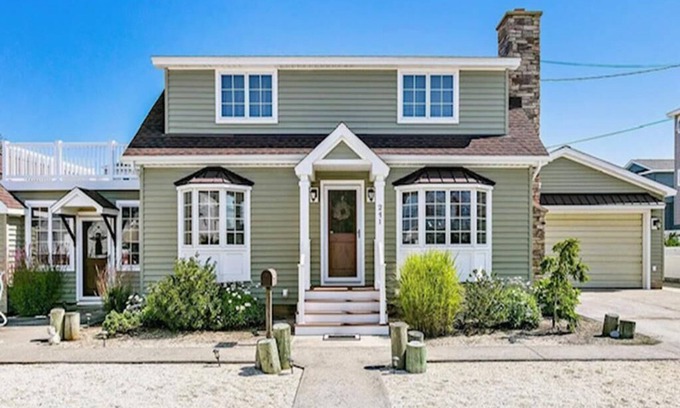 Surf City House | Amazing home in Surf City with 4 Bedrooms, Internet and WiFi