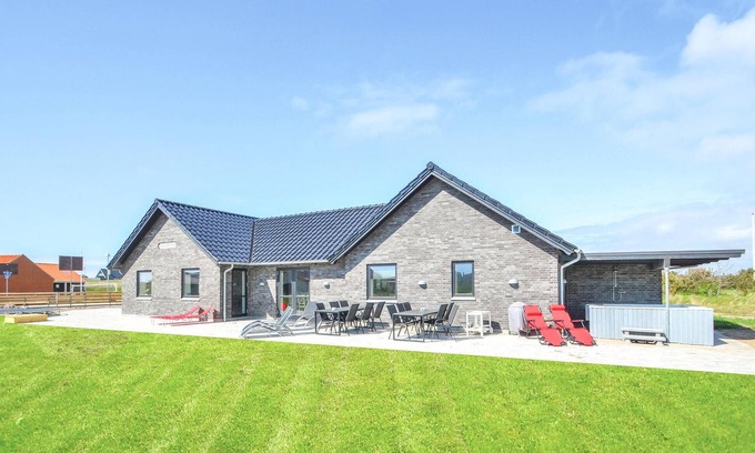 Agger House | Amazing home in Vestervig with WiFi