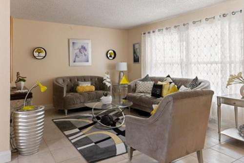Plantation House | Amazing Home Just Mins To Hospitals Golf & Parks