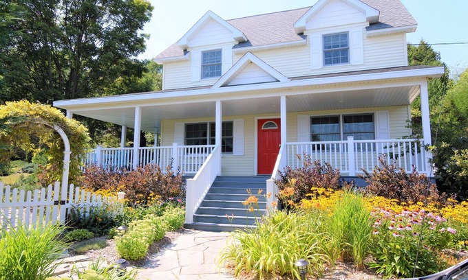 Baileys Harbor Cottage | Amazing House, Amazing Garden, Downtown