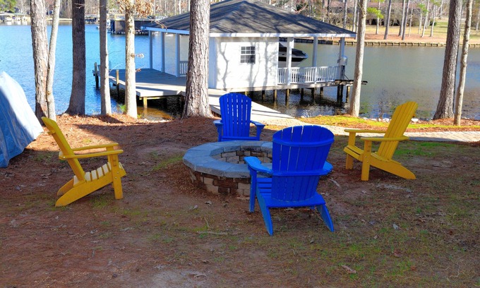 Littleton House | Amazing House with Beautiful Deep Water, Firepit, Kayaks, High Speed Wifi, Games