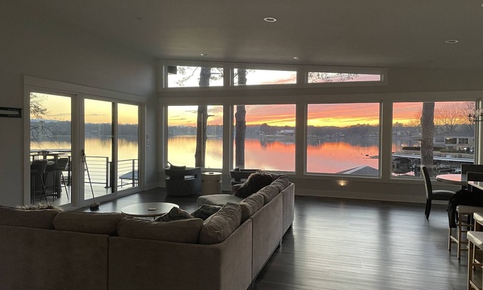 Mid America House | Amazing Lake Home close to everything with amazing view