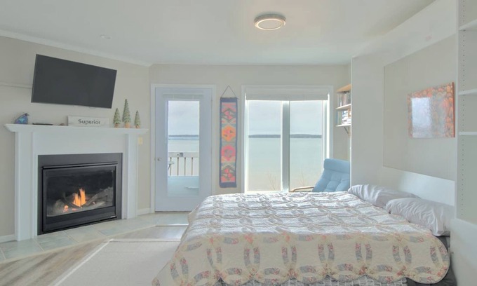 Bayfield Condo | Amazing Lake Superior Views & Easy Walking Access to All Bayfield Has to Offer