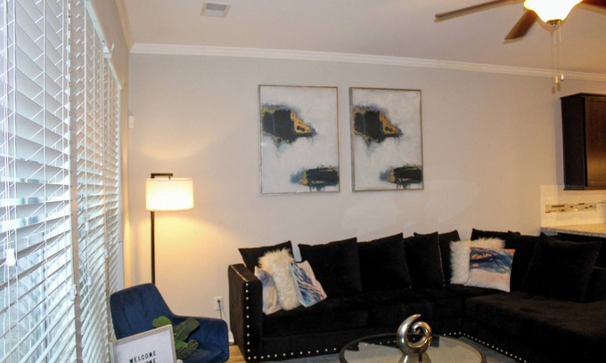 Port Wentworth House | Amazing Lakefront Savannah Home 5 mins From Tanger Outlets & 20 mins to Downtown