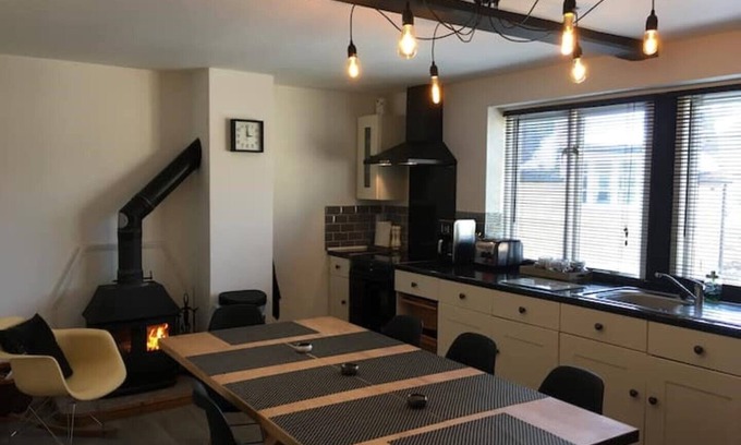 Castle Cary Apartment | “Amazing large apartment” @ NO4 HIGH STREET
