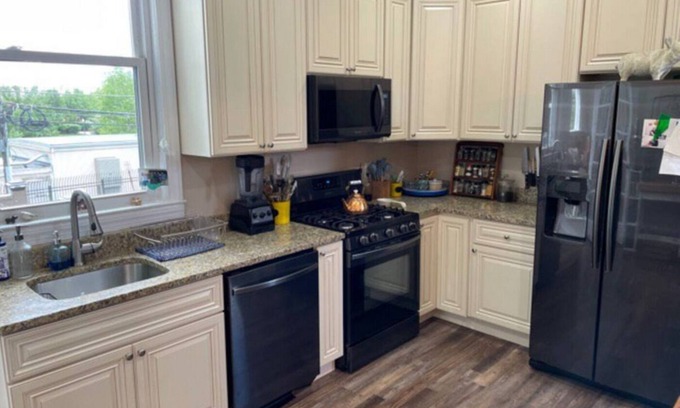 Hyattsville House | Amazing Location, 2700 sqft, 5-bedroom, Family-friendly, 1 Mile from DC