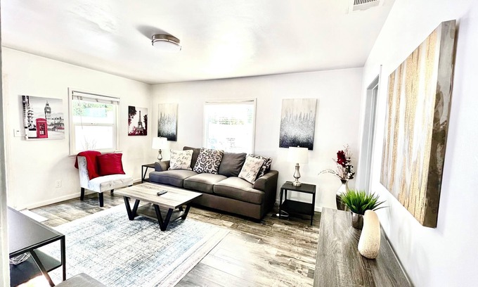 Sherman Oaks Apartment | Amazing Location Centrally Located One Bedroom