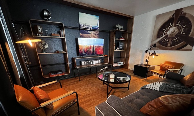 Knox - Henderson Apartment | Amazing McKinney Ave Apartmet