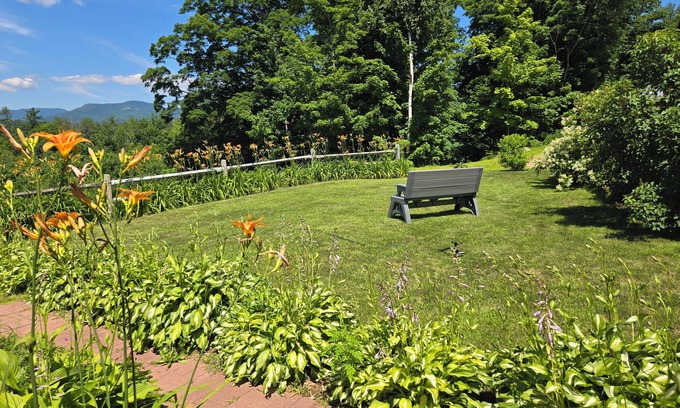 Intervale Apartment | Amazing mountain views in scenic Intervale