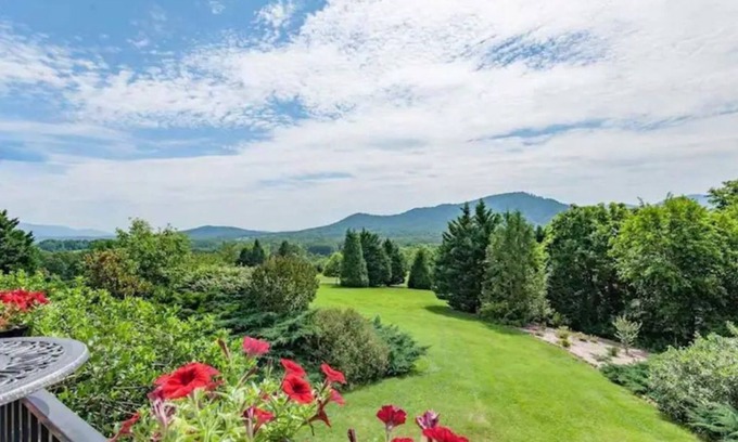 Afton House | Amazing Mountain Views, Hot Tub and Close to Wineries and Breweries