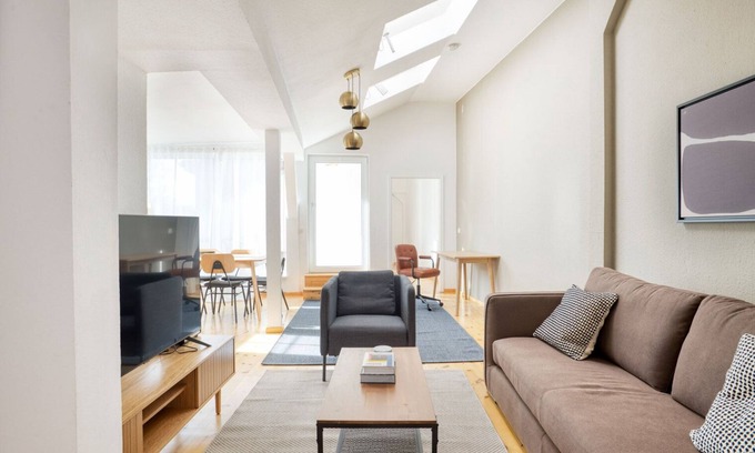 Neukoelln Apartment | Amazing Neukölln 2BR nr S & Ubahn, by Blueground